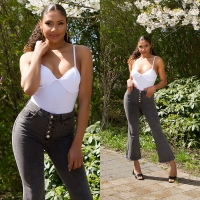 Blugi la moda cu talie inalta evazati