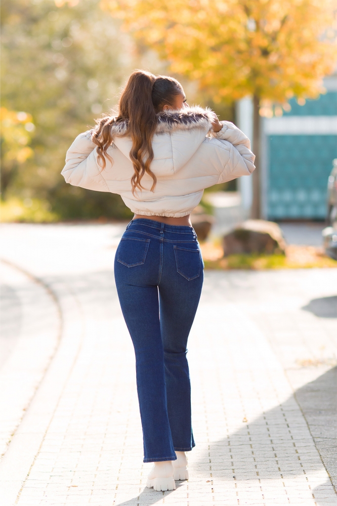 Blugi la moda cu talie inalta evazati