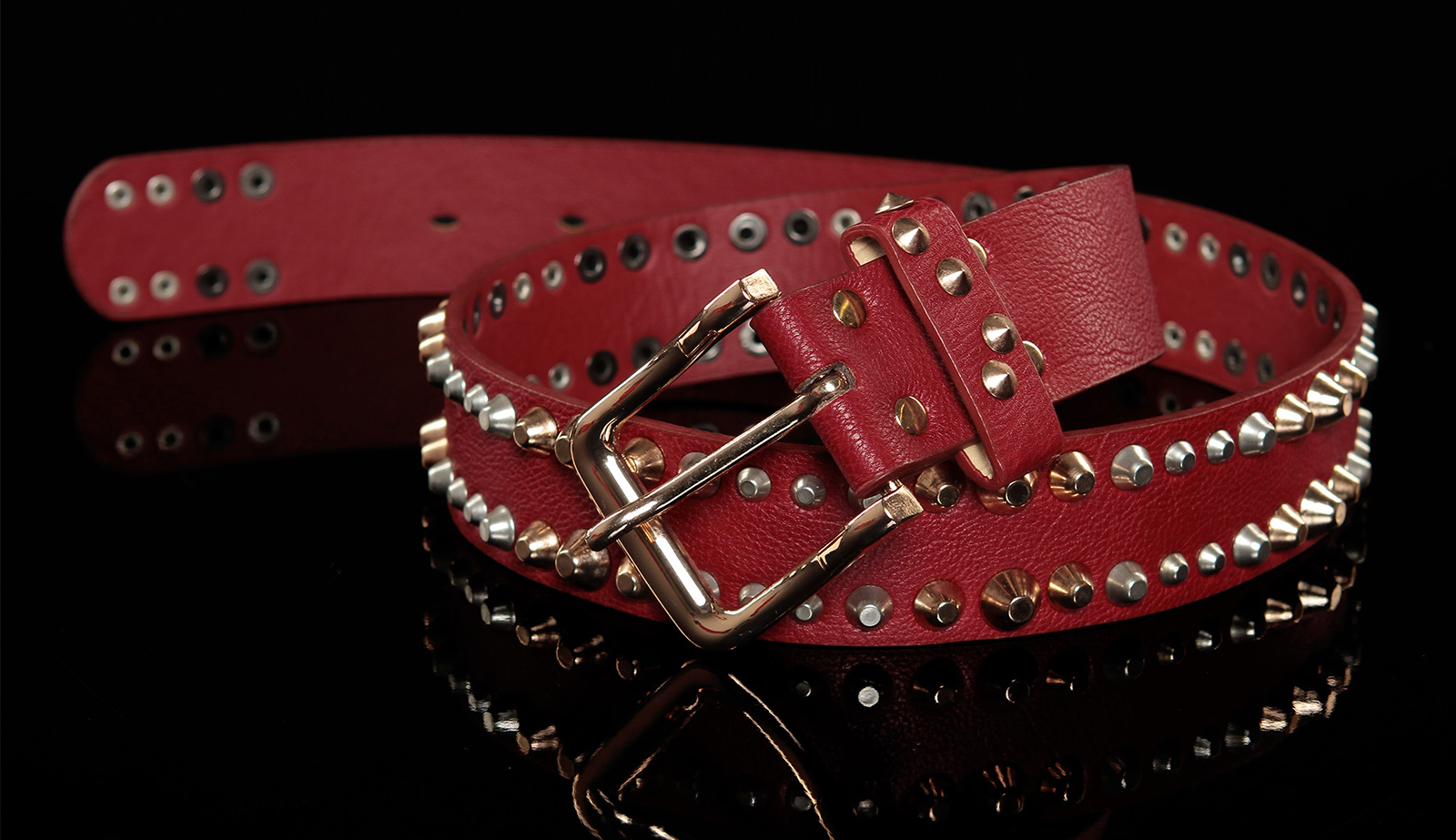 la moda studded curea