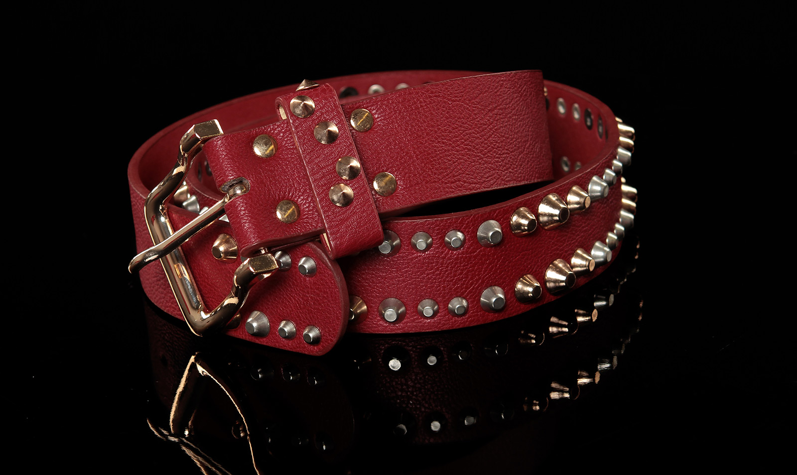 la moda studded curea